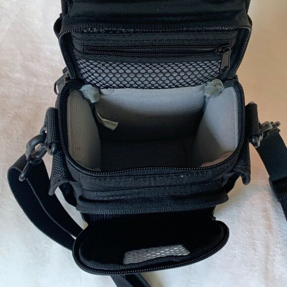 Lowepro Case Edit 100 Black Shoulder StrapsCarrying Camera Camcorder E20 - Picture 2 of 8